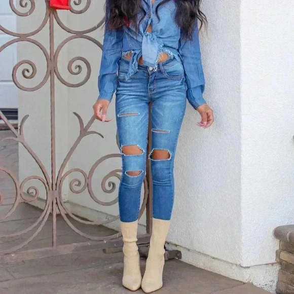 Ripped cut out skinny jeans with diagonal legs - Picture 3 of 3